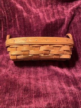 1998 Handwoven
Longaberger Oval
Hostess Booking
Basket